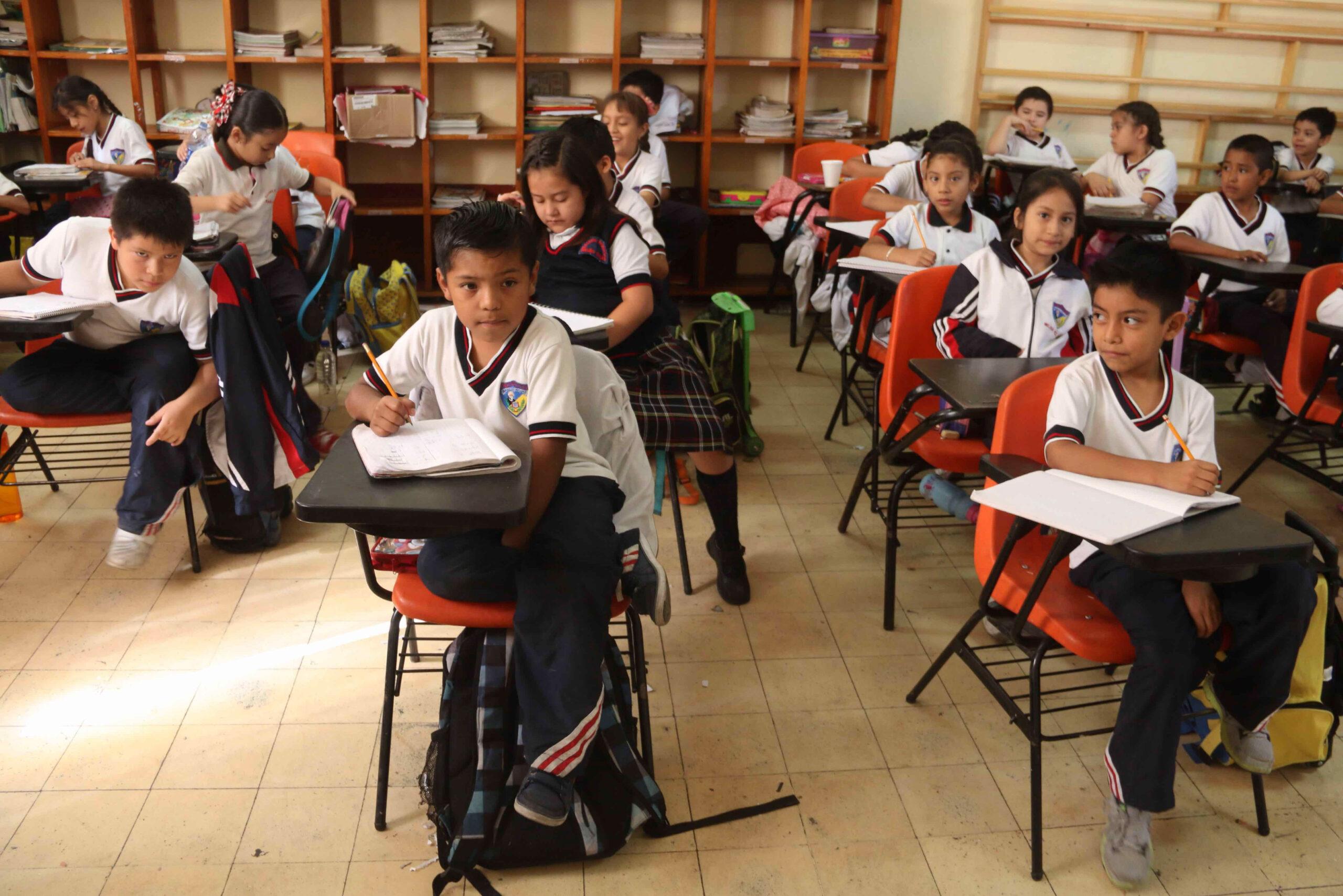 “Por presiones políticas”, 40 mil niños de Oaxaca sin documentos escolares