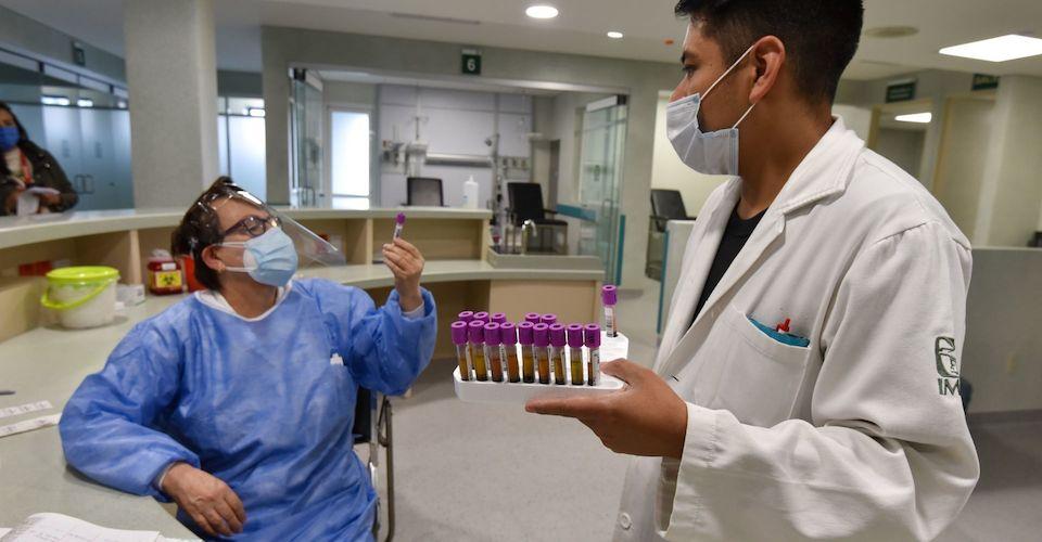 Gobierno acuerda con tres empresas hacer ensayos de su vacuna contra COVID-19 en México