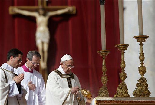 Saluda Papa a jefes de Estado en primera misa solemne