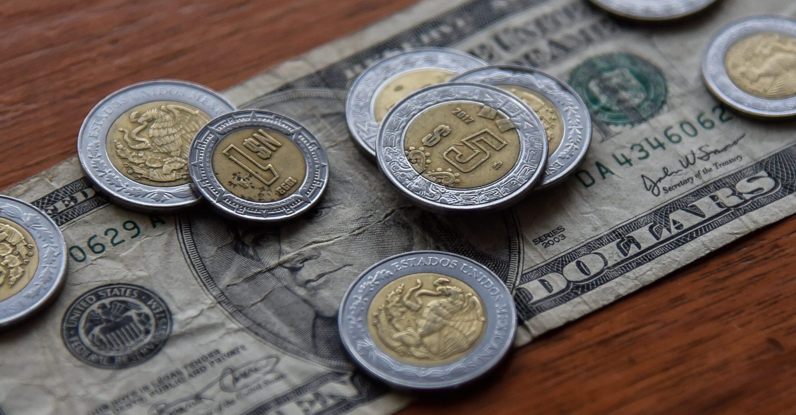 Analistas del Banxico prevén que en 2020 la economía crezca 1.10%; estiman el dólar en 20.10 pesos
