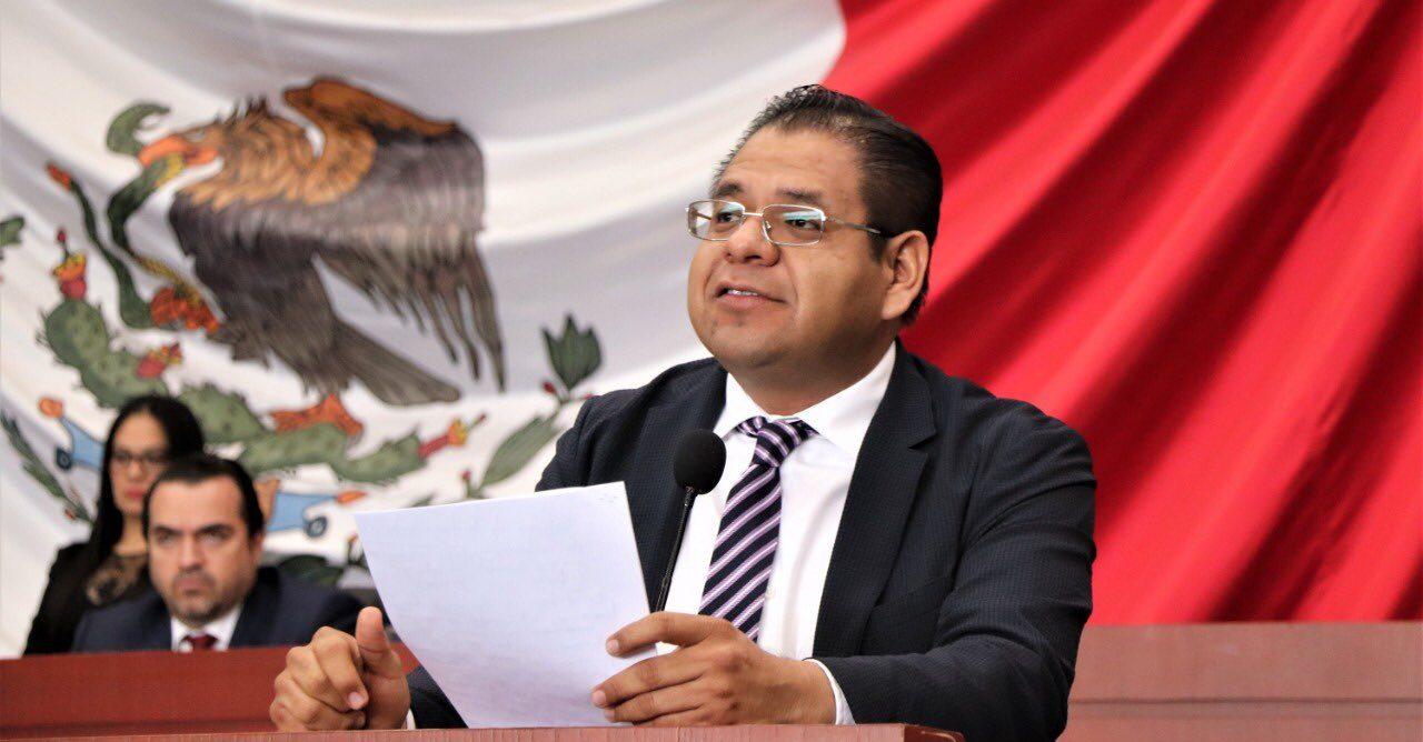 Diputadas toman la tribuna y ‘echan’ del Congreso de Morelos a legislador acusado de violación