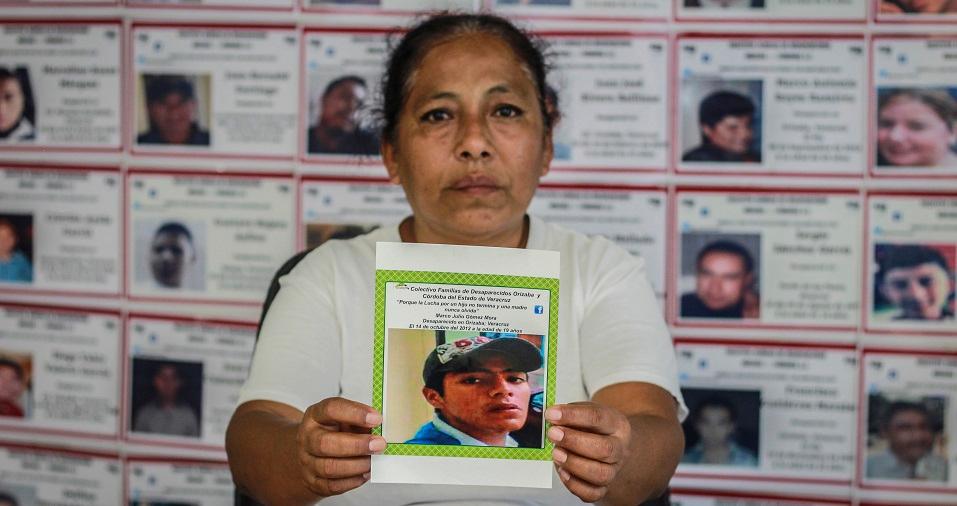 ‘Hacemos lo que la policía no quiere hacer’: Laura lleva 8 años buscando a su hijo desaparecido en Orizaba