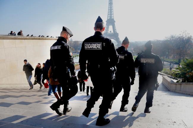 Hallan chaleco bomba en París; es similar a los usados en los ataques del 13 de noviembre