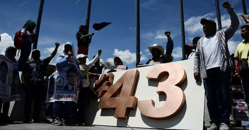 Video revela tortura de presuntos policías a uno de los acusados del caso Ayotzinapa