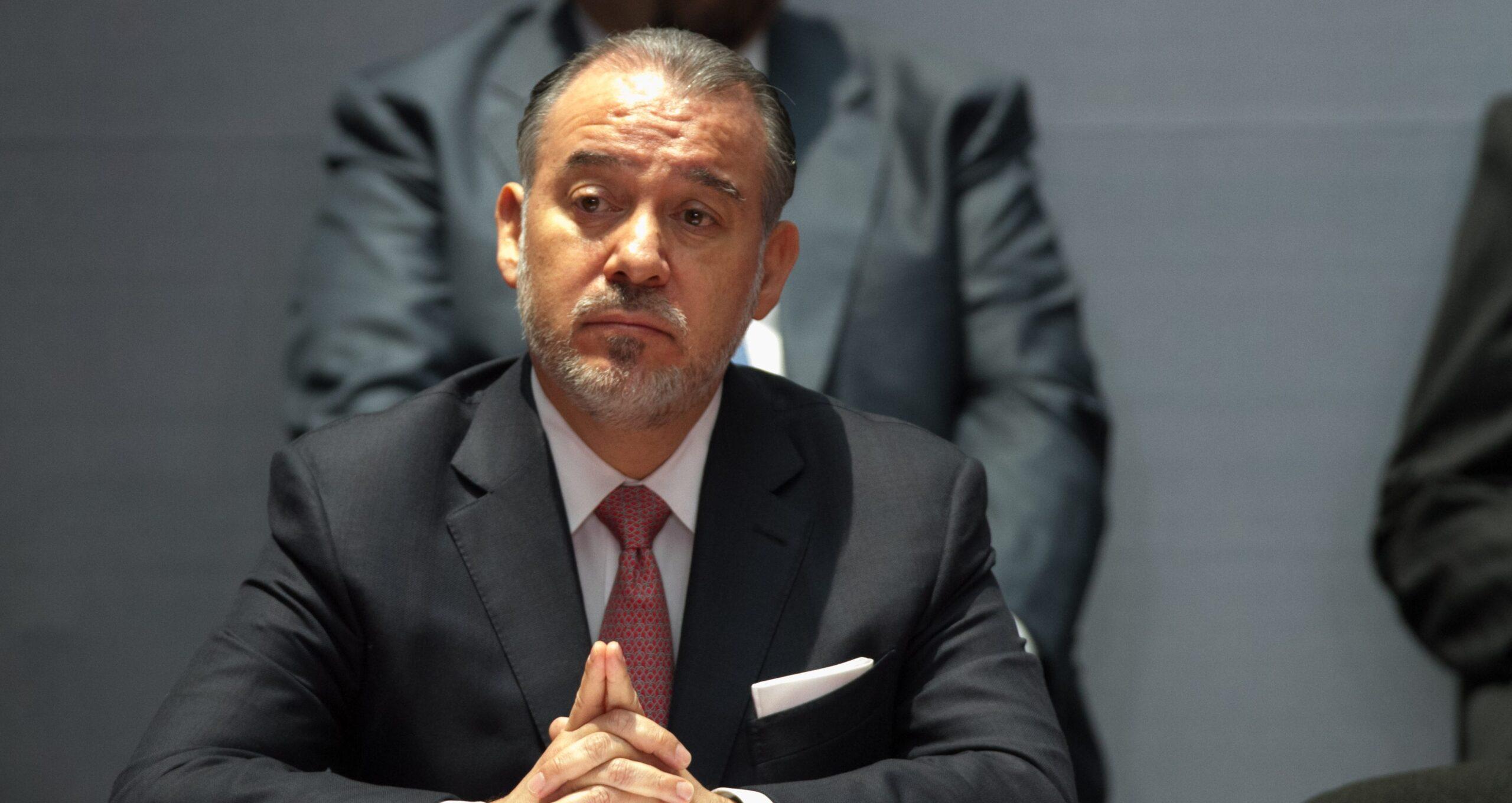 Raúl Cervantes renuncia a la PGR; dice que no quiere entorpecer transición a Fiscalía