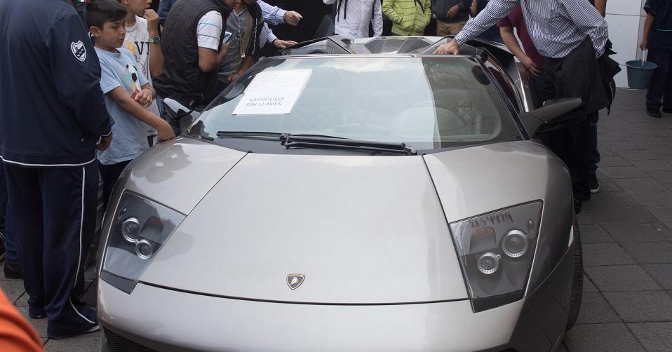 Gobierno vende en subasta Lamborghini por 1.7 mdp; compradores desprecian camionetas blindadas