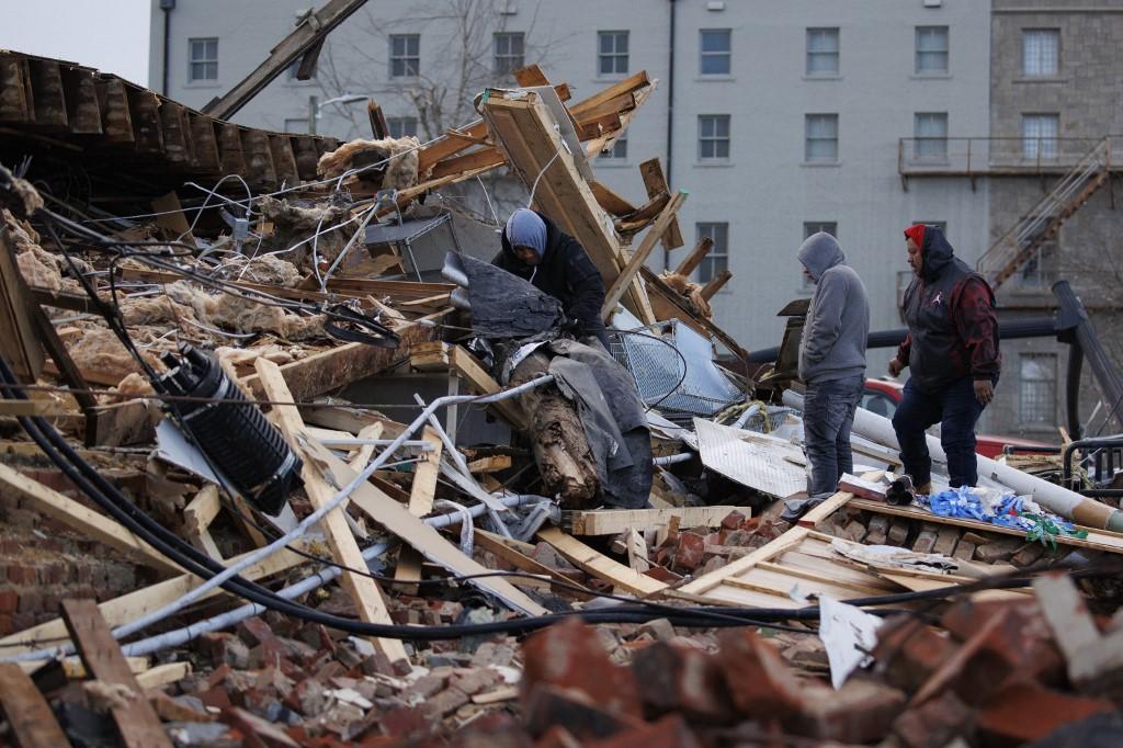 “Parece que estalló una bomba”: Tornados en EU dejan más de 80 muertos
