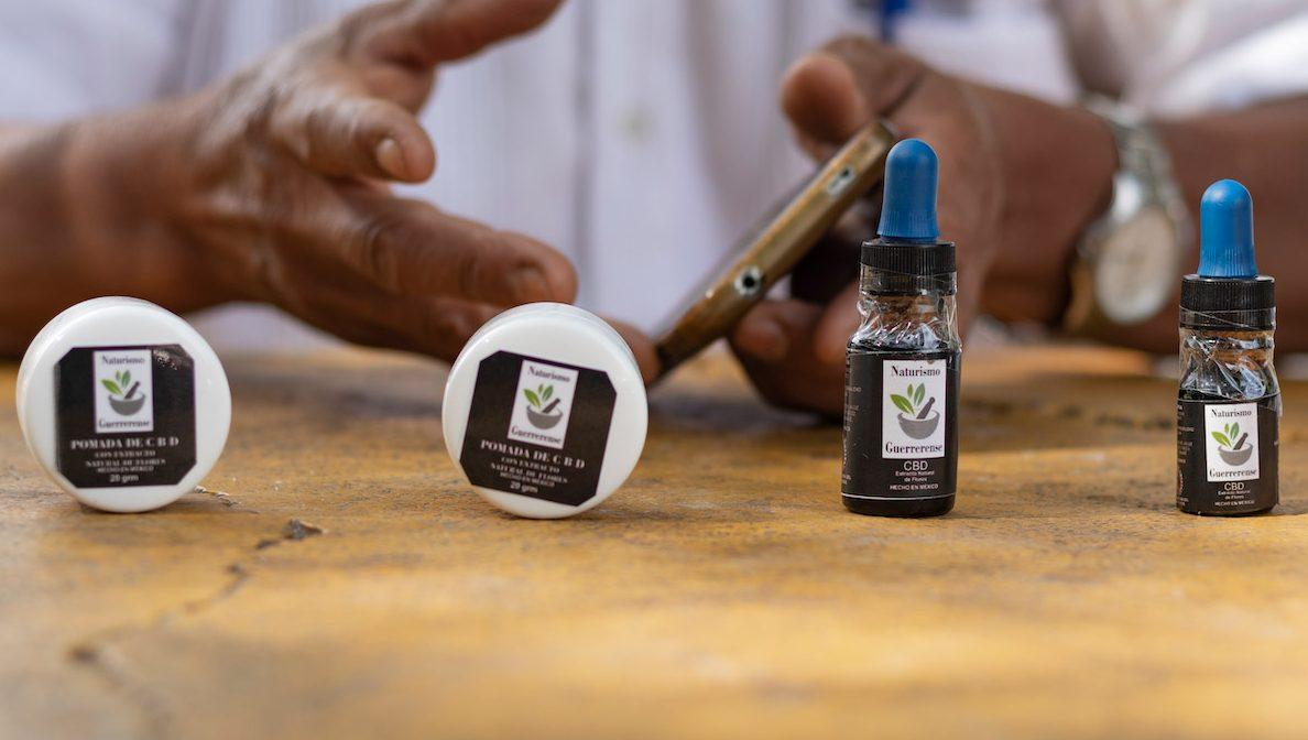 Campesinos de Guerrero cambian cultivo de amapola por el de mariguana para fabricar productos con ella