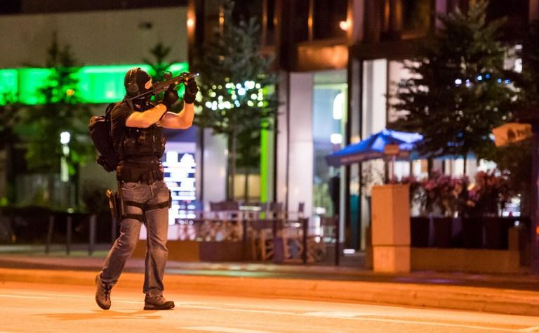 Al menos 10 muertos tras tiroteo en centro comercial de Alemania; el atacante se suicidó