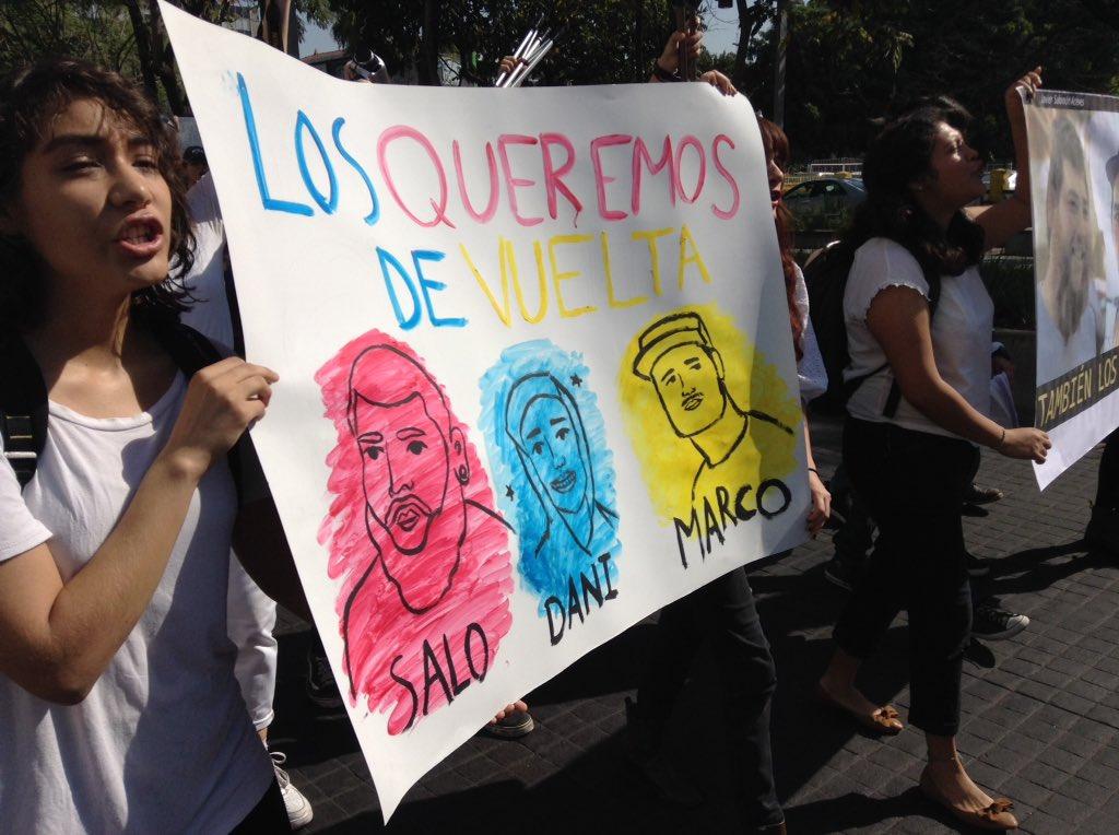 Marchan en Jalisco para exigir la localización de 3 estudiantes, con el grito de que eran artistas y no delincuentes