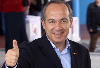 Calderón <i>le entra</i> al debate presidencial vía Twitter