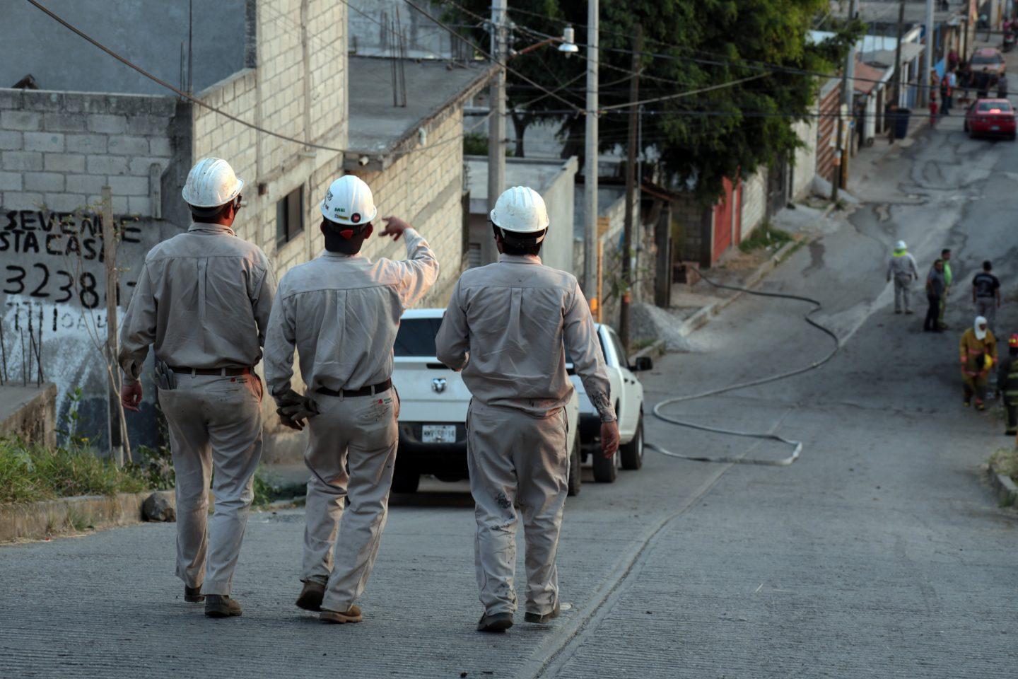 Función Pública suspende a 8 trabajadores de Pemex por presunto robo de combustible