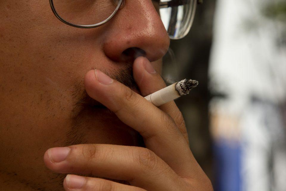 El gobierno analiza subir impuesto a tabaco, alcohol y productos chatarra
