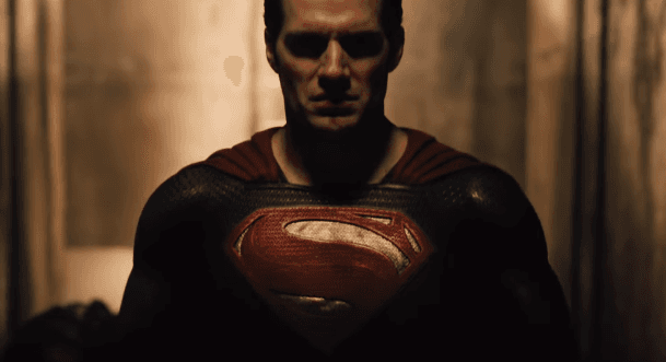 Superman luce amenazante en este adelanto de ‘Batman v Superman’
