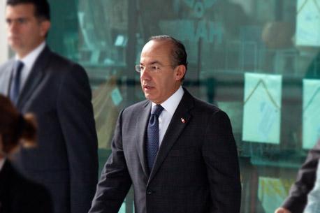 Violencia en México debe dar paso al diálogo: Calderón