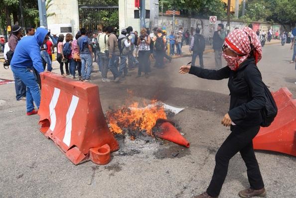 Encarcelan a 25 personas por robar y quemar papelería electoral en Oaxaca