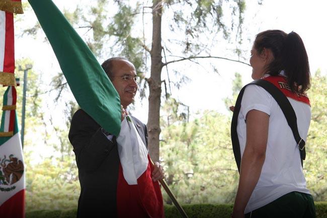 Abandera Felipe Calderón a la delegación olímpica