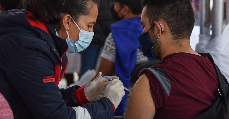 México inicia semana con 303 muertes más por COVID; Salud reconoce 279 mil