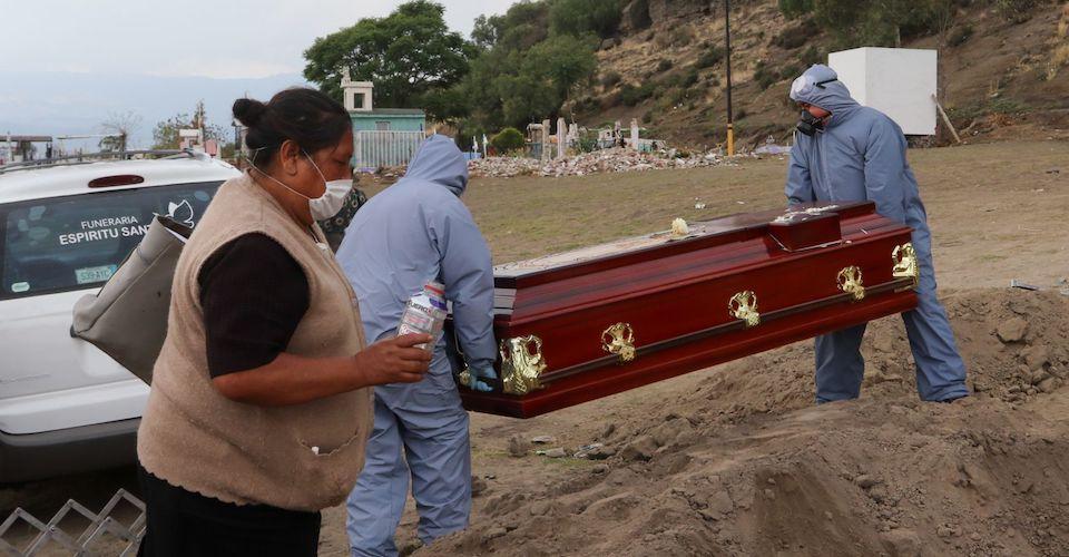 México reporta más de 1,500 muertes por COVID, la mayor cifra en el registro diario