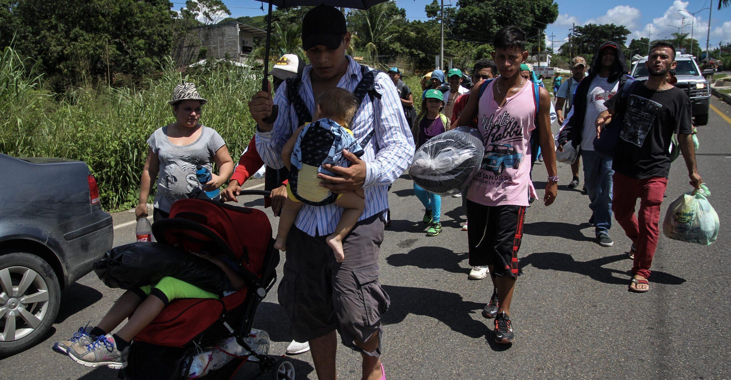 El 52% de los mexicanos apoya a la caravana migrante y que se les dé empleo: encuesta