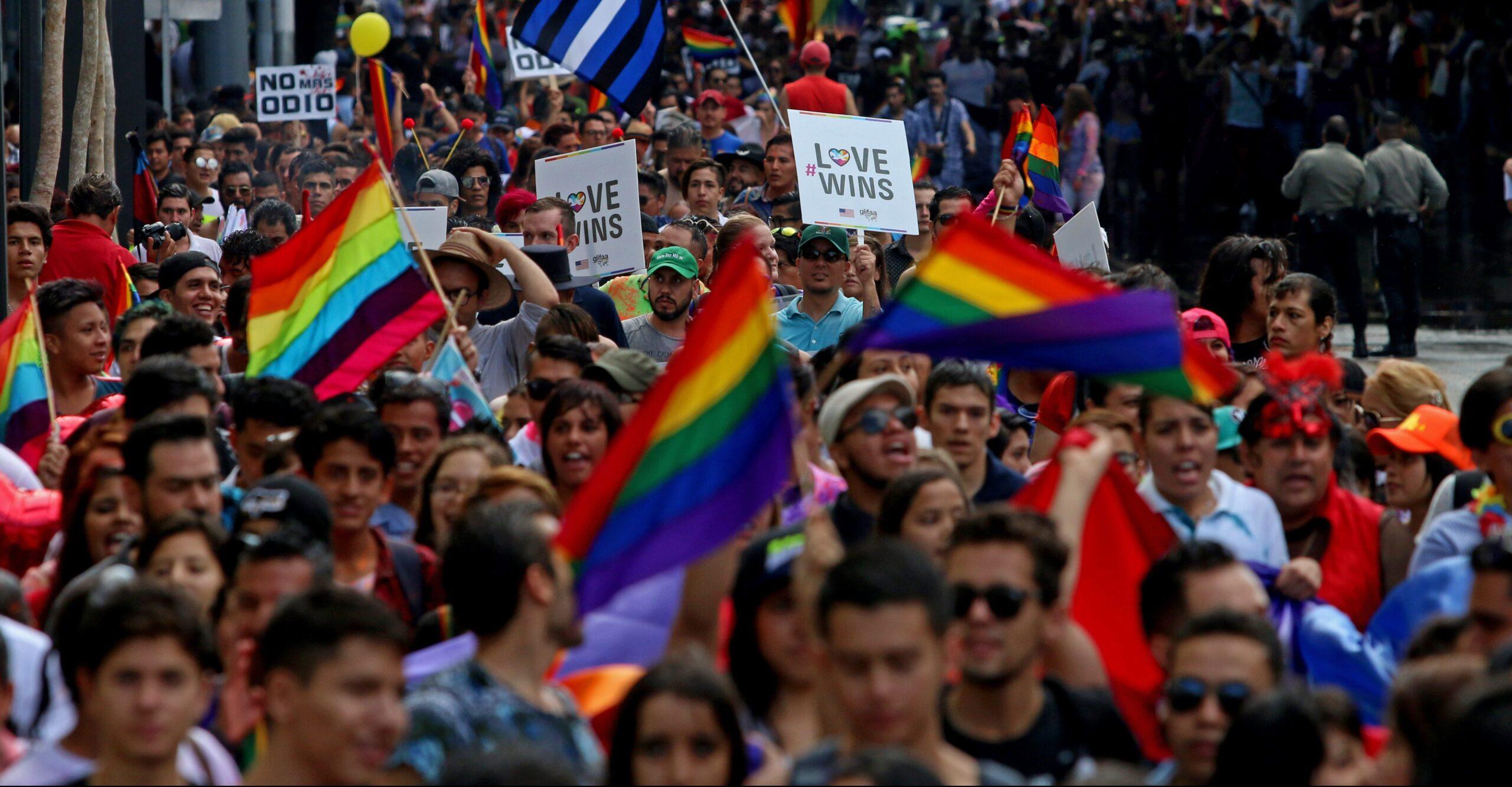Senadores proponen cárcel para quien practique terapias contra la homosexualidad