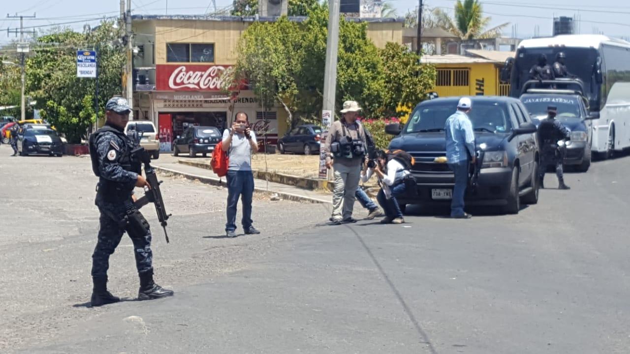 Protegida por decenas de policías, Margarita Zavala promete regresar la seguridad a Tierra Caliente