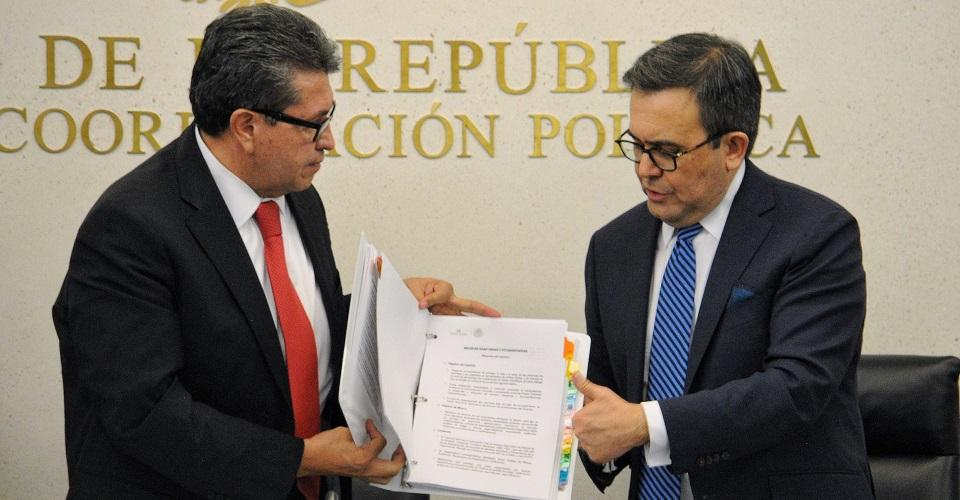 En 48 horas sabremos si hay TLC con Canadá, dice secretario de Economía al entregar acuerdo al Senado