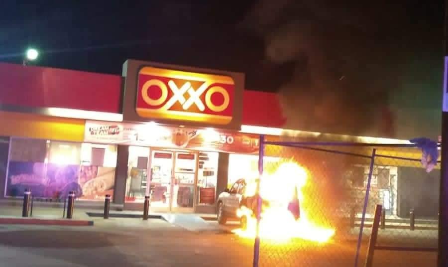 Violencia en Baja California sigue: Queman auto afuera de un Oxxo; Ejército y Guardia Nacional llegan a reforzar la seguridad