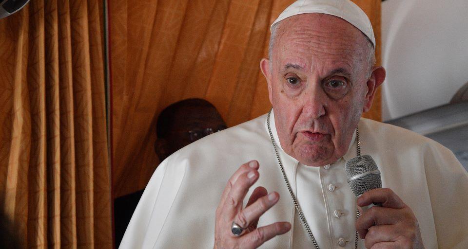 ‘Estoy vivo, aunque algunos me querían muerto’, bromea el papa Francisco