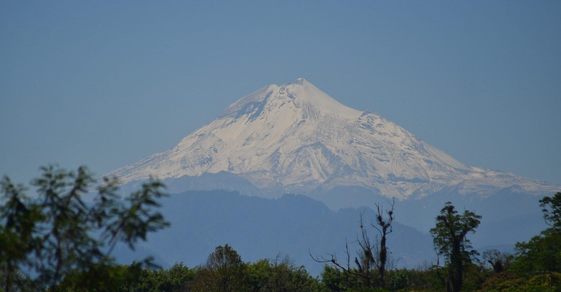 Rescatan los cuerpos de tres alpinistas que murieron por una avalancha en el Pico de Orizaba hace 59 años