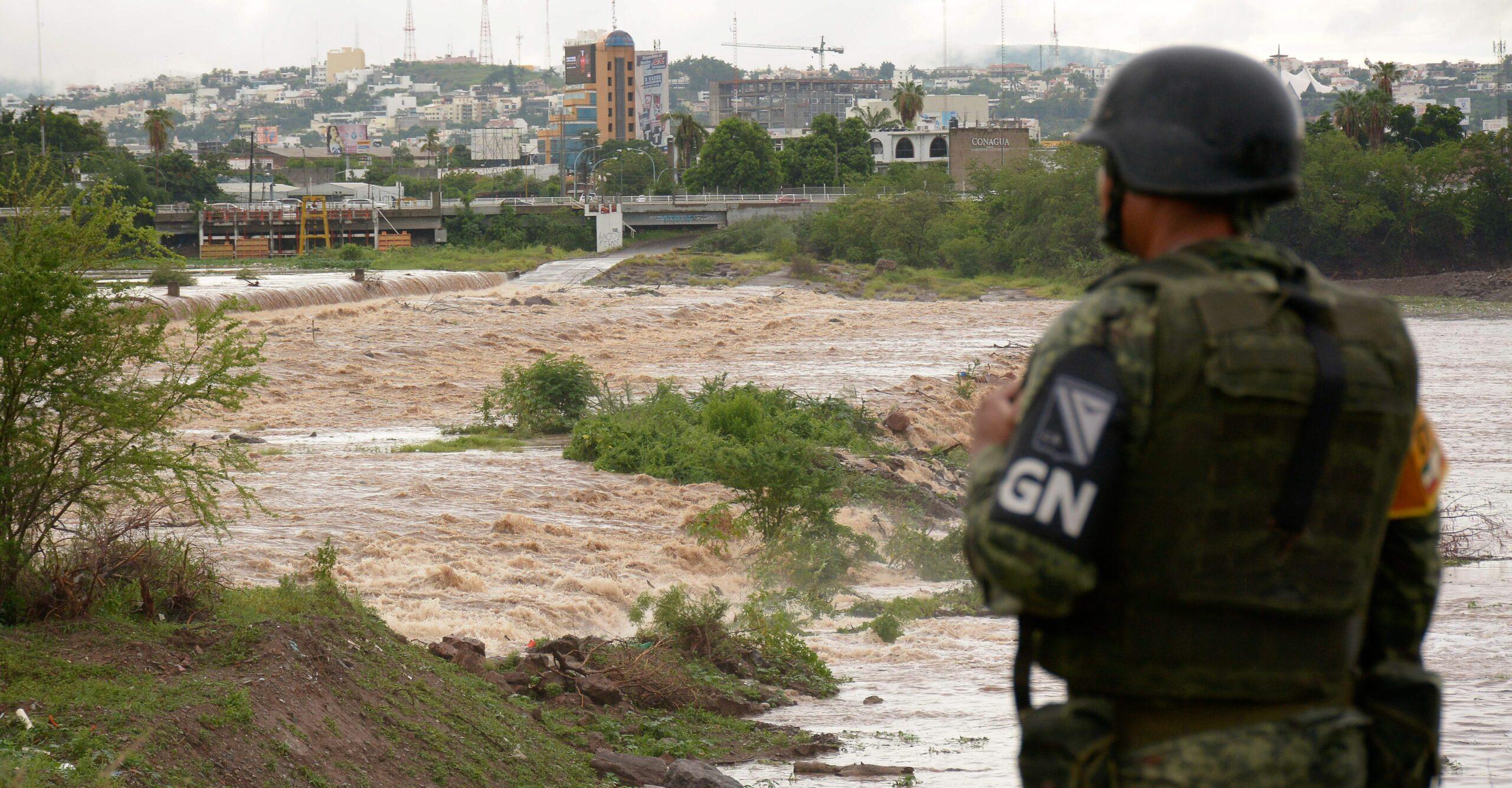 Por lluvias en Sinaloa, suspenden clases en 7 municipios y declaran emergencia en 5