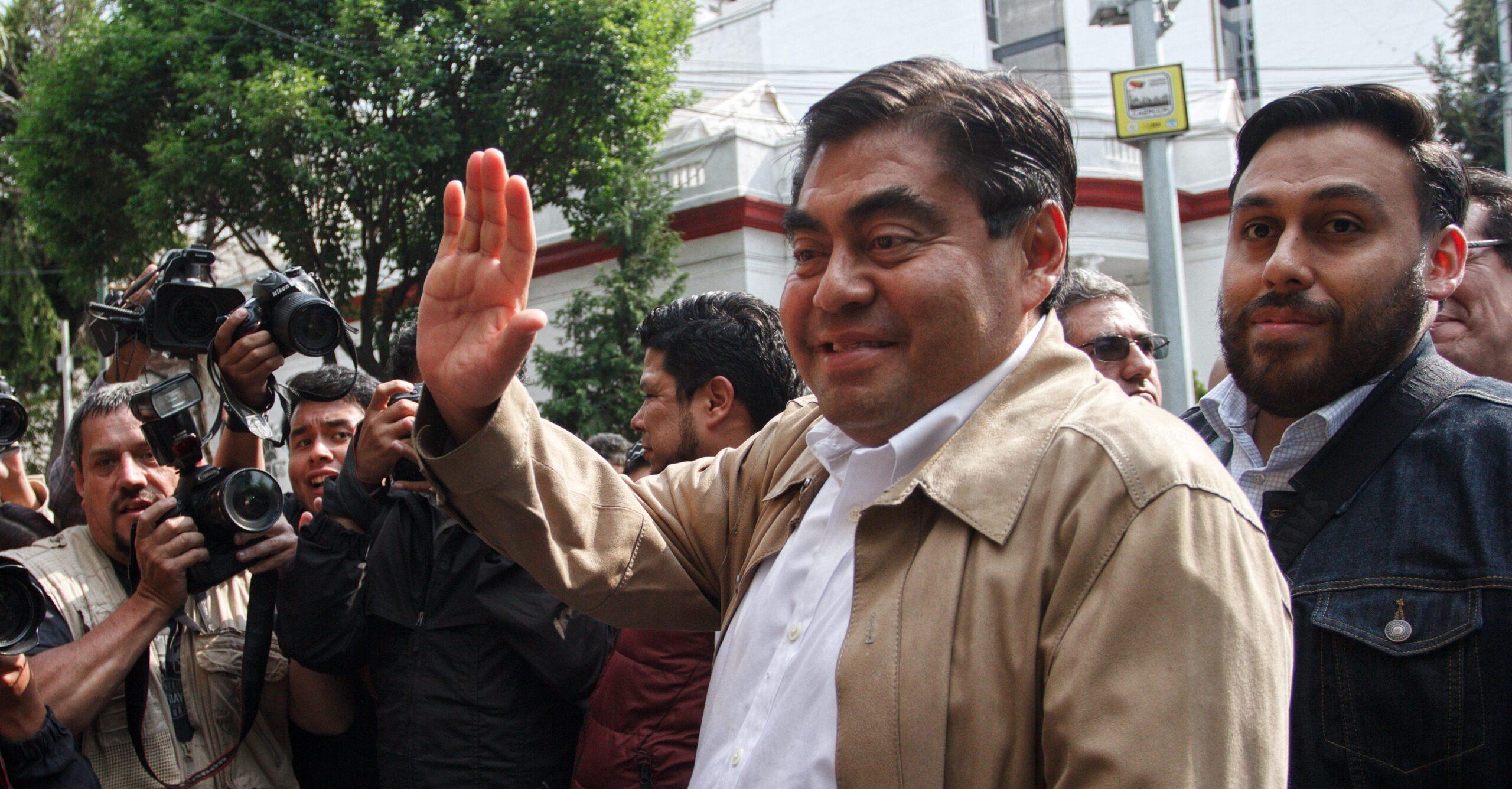 Luis Miguel Barbosa se registra como precandidato al gobierno de Puebla