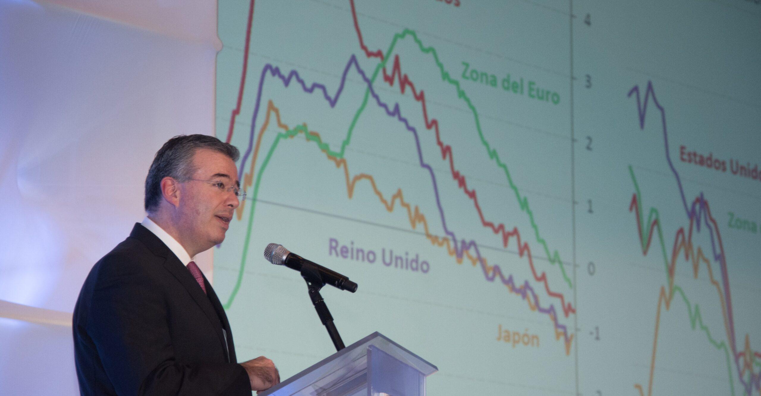 Por riesgos e incertidumbre, Banxico baja pronóstico de crecimiento de México para 2018 y 2019