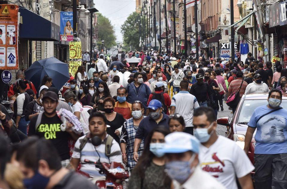 Persisten aglomeraciones en el Centro Histórico pese a medidas del gobierno de CDMX