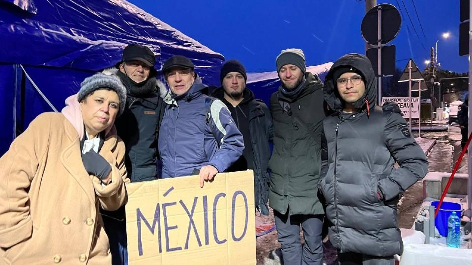 Mexicanos que estaban en Ucrania llegan a Rumania; se recibirá a todos los que pidan refugio: AMLO