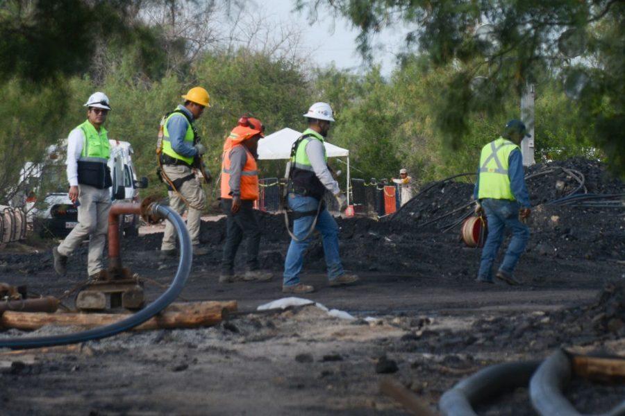 Rescate de mineros en Coahuila se complica más, ahora por inundación en pozo causada por apertura de boquete
