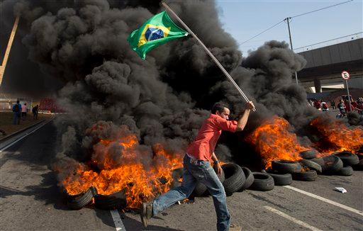 Protestan en Brasil contra el Mundial (imágenes)