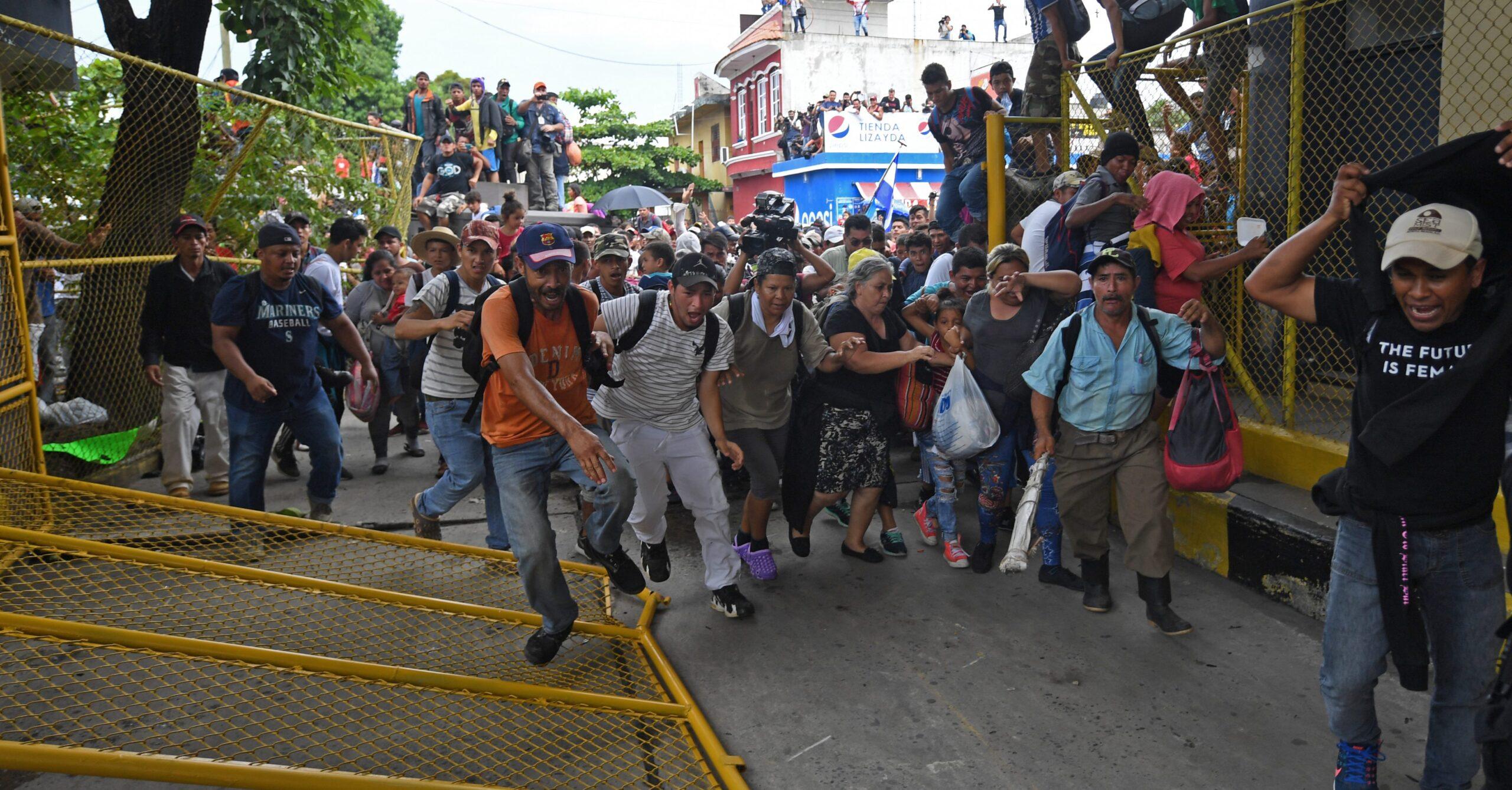 Solo queremos trabajo: migrantes logran llegar a México pese a cercos policiales