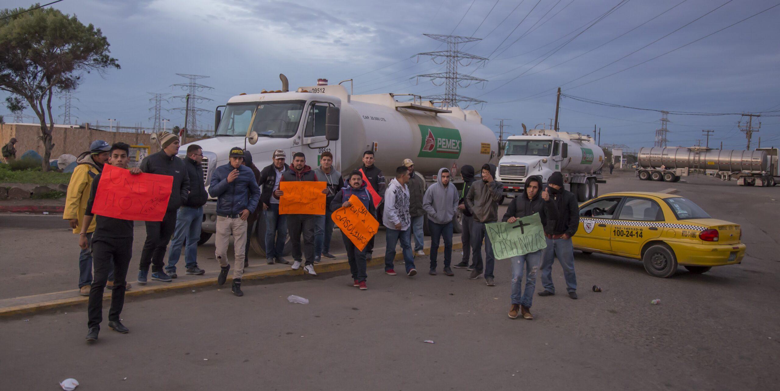 Gendarmes agreden a 3 reporteros durante desalojo de planta de Pemex en Tijuana
