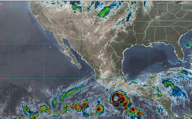 Agatha se convierte en huracán categoría 2; se esperan intensas lluvias en Chiapas, Guerrero y Oaxaca