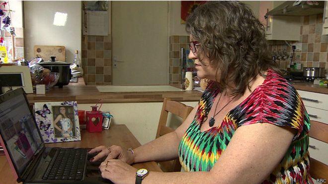 La madre a la que Facebook le niega acceso a la cuenta de su hija muerta