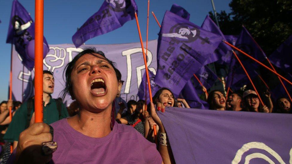 El caso de la manada de Chile: mujer denuncia violación múltiple tras partido de futbol