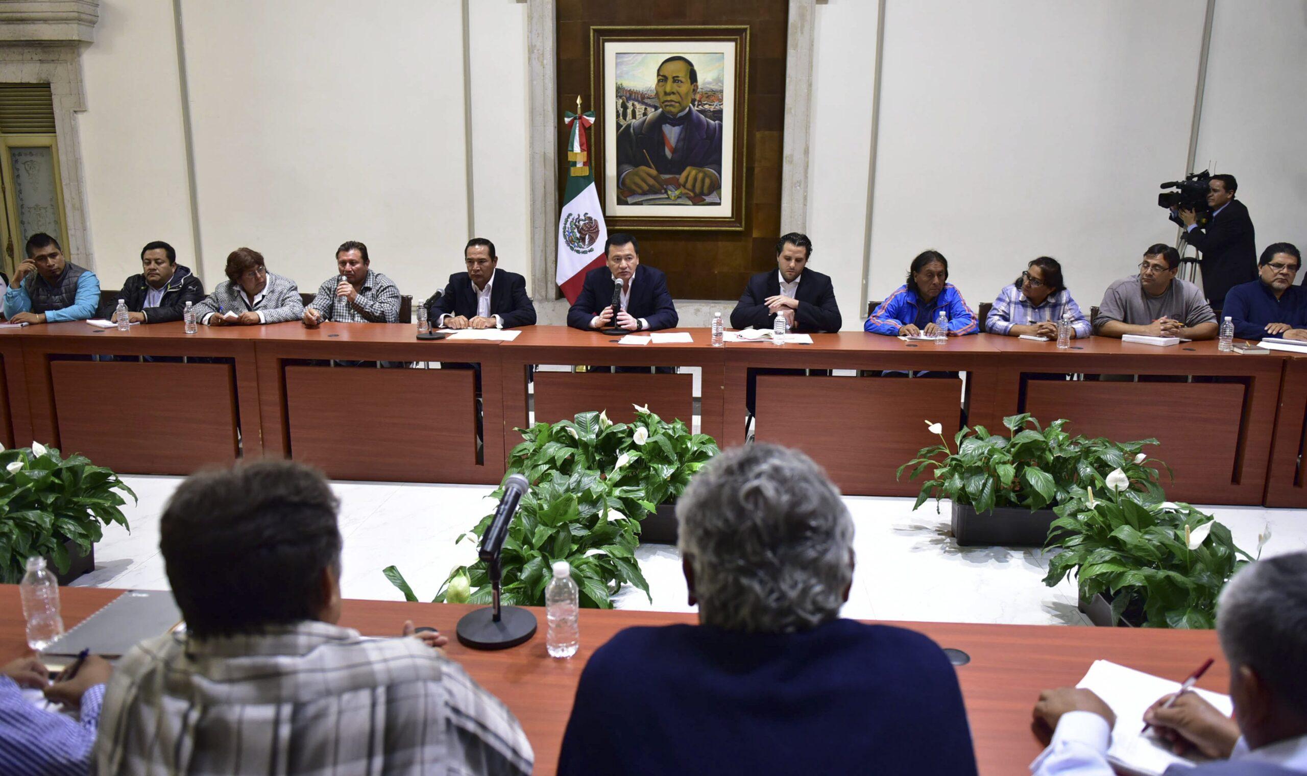 La CNTE y Gobernación acuerdan 3 mesas más; los bloqueos y protestas no están a discusión