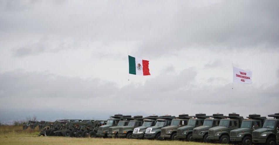Con exhibición de maquinaria y helicópteros con banderas inician obras de Santa Lucía