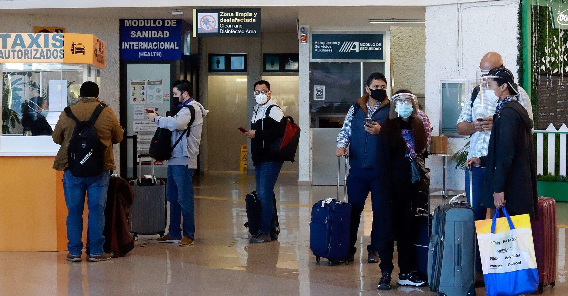 Gobierno alerta sobre viajes al extranjero, recomienda evitarlos ante el riesgo de contraer COVID