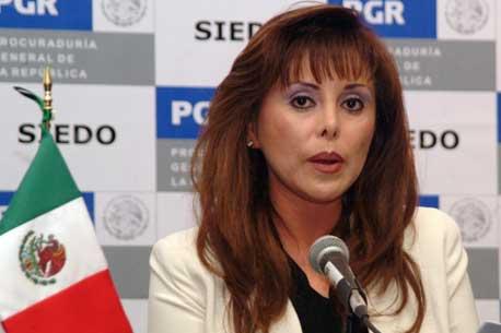 Calderón propone a Marisela Morales para encabezar la PGR