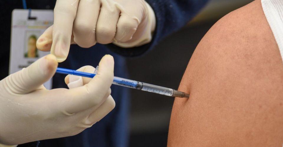 Salud reporta 2,660 casos de COVID y 154 muertes; van 126 millones de vacunas