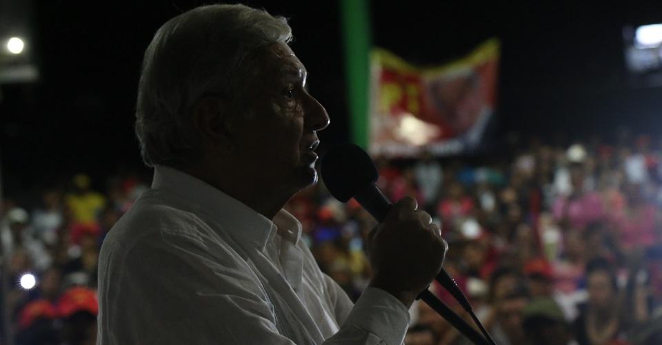 López Obrador critica a medios por no decir la verdad, pero usa un video falso contra Meade