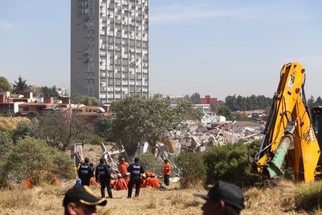 Permanecen 10 personas graves tras explosión en hospital de Cuajimalpa