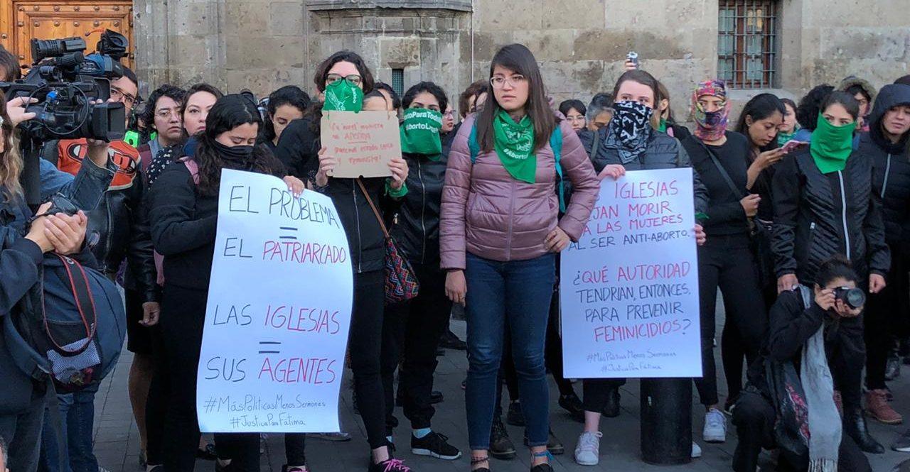 Moralizar no es la solución a los feminicidios, reclaman mujeres en Palacio Nacional